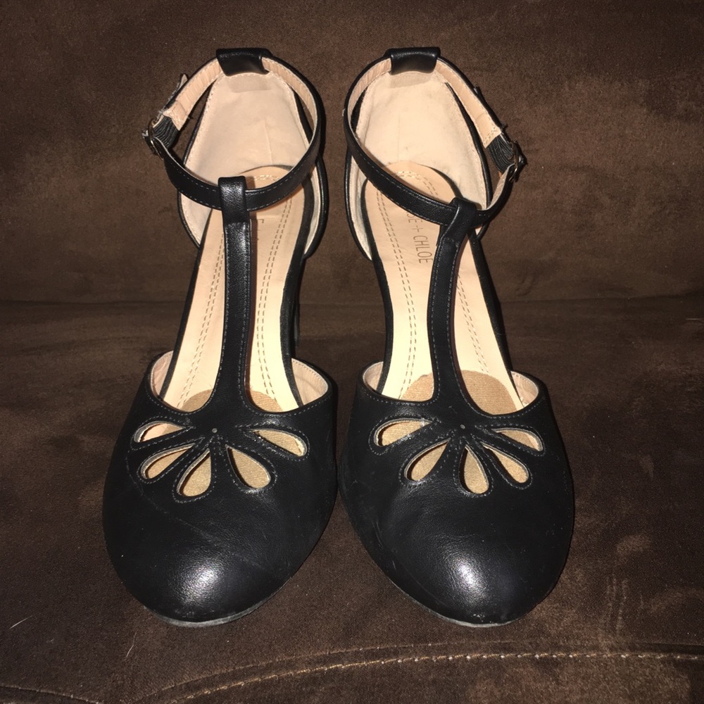 Like new black pumps